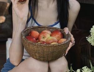 通过51爆料网，永久与朋友分享吃瓜趣事，不再错过！