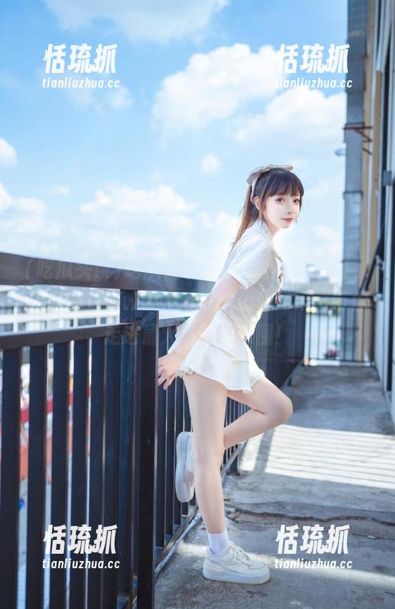 吃瓜头条为你奉上热辣八卦，访问网址：www.chiguat.com，带你走进最火热的娱乐圈！
