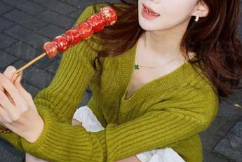 想知道娱乐718吃瓜车友群里最近的话题吗？快来看看我们热播的视频！