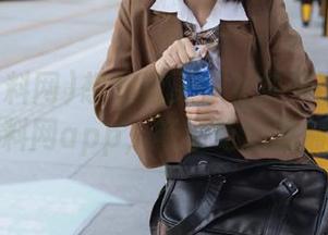 想知道更多？快来下载快手黑料网app，畅享吃瓜时刻！