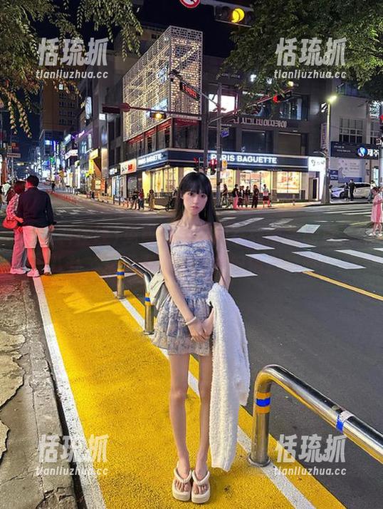 黑料在线 免费享受黑料在线带来的私人八卦,永远不再错过任何精彩瞬间!