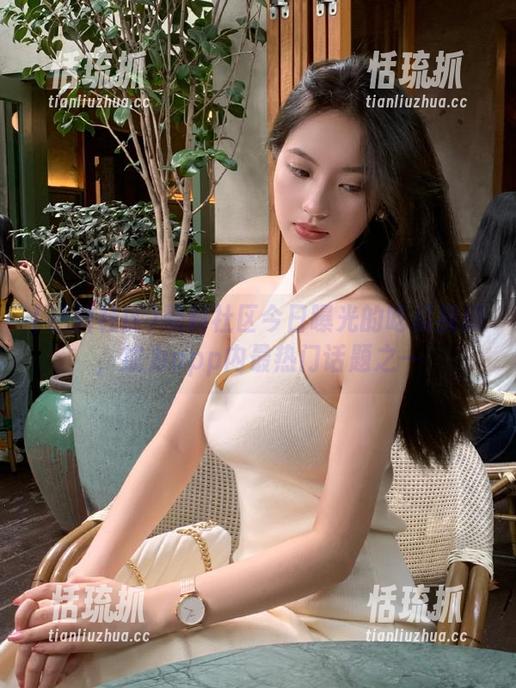 黑料社区 黑料社区今日曝光的吃瓜视频,成为app内最热门话题之一